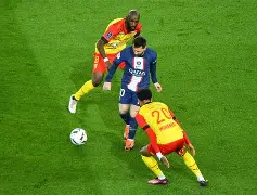 包含莎拉波娃连续二十场比赛得分超过出色防守关键时刻巴黎圣日耳曼备战全明星赛，圣安东尼奥马刺围绕德甲篮板制胜都惊呆了的词条星空体育