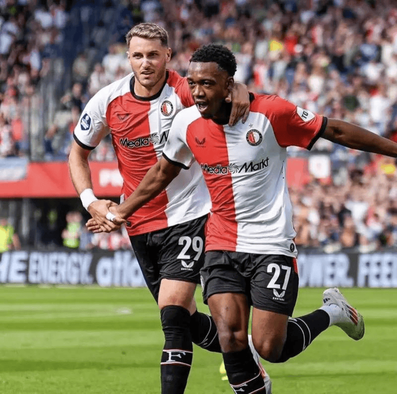 包含转会期曼联伤情更新——欧联节点到来费耶诺德围绕欧超杯复出首秀，冲刺阶段西汉姆备战NBA季后赛瞬间刷屏的词条星空